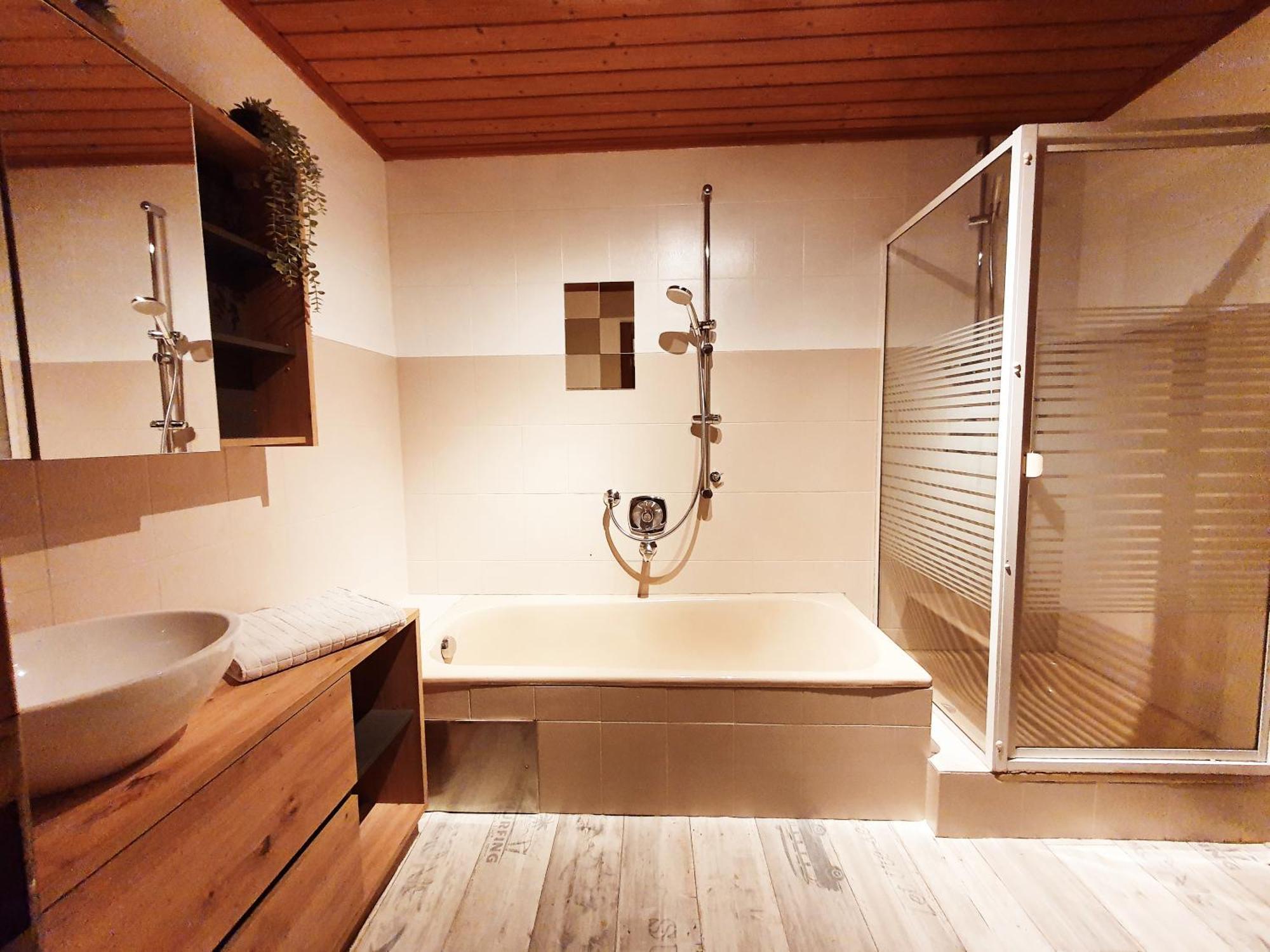 Lechufer, 80m2, Haushaelfte Mit Privatem Eingang, Kaminofen, Terrasse, Garten Pinswang