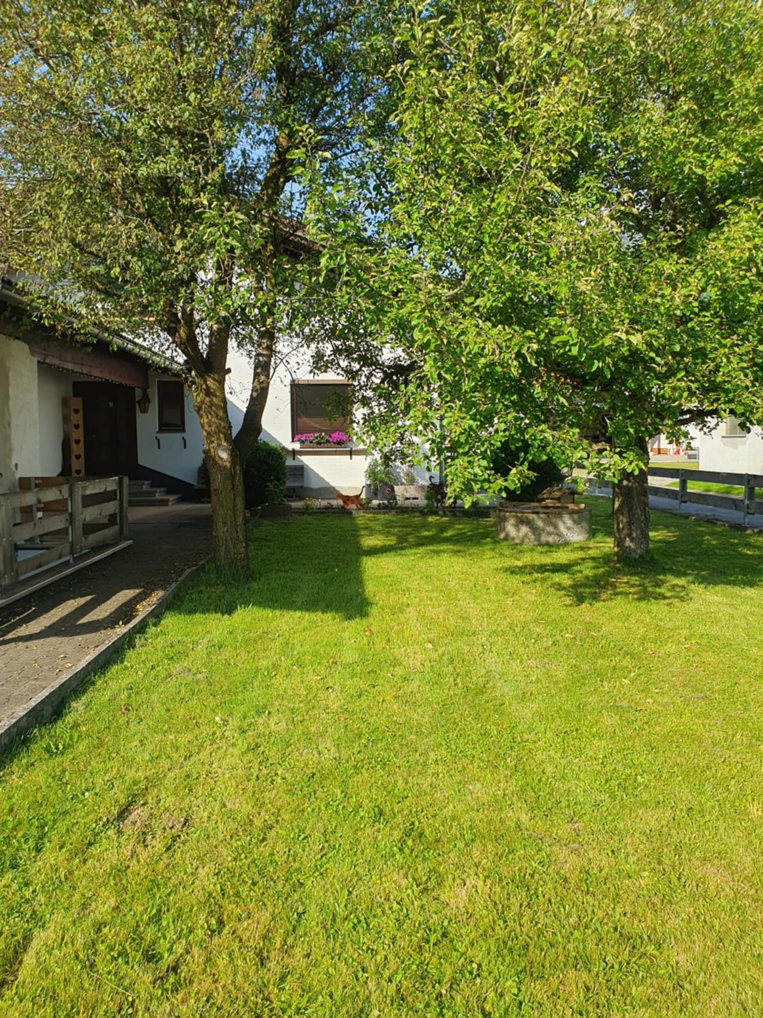 Lechufer, 80m2, Haushaelfte Mit Privatem Eingang, Kaminofen, Terrasse, Garten *