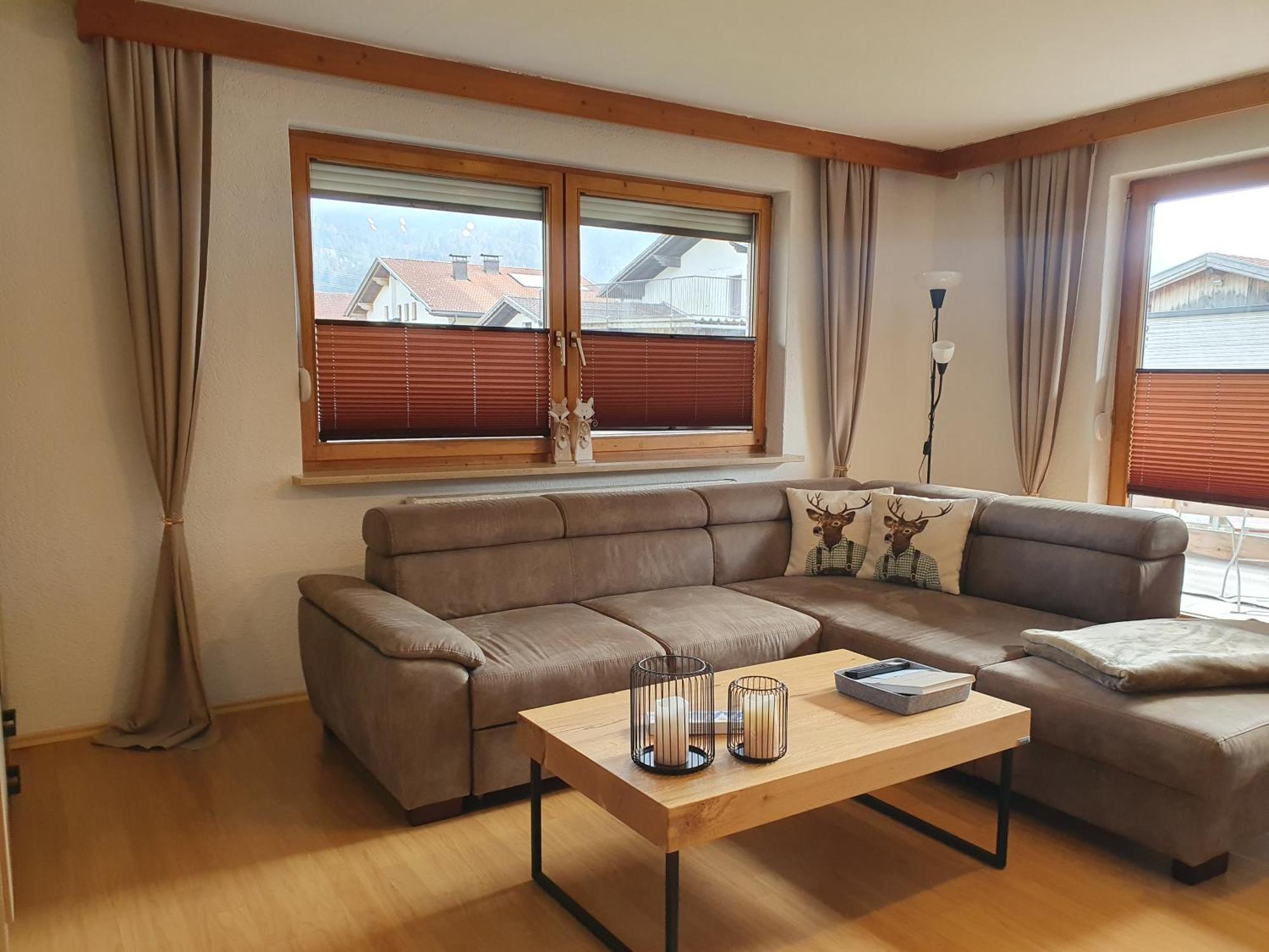 Lechufer, 80m2, Haushaelfte Mit Privatem Eingang, Kaminofen, Terrasse, Garten Pinswang