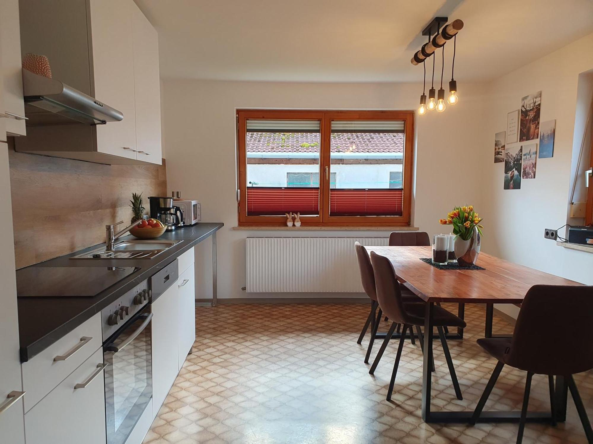 Apartment Lechufer, 80m2, Haushaelfte Mit Privatem Eingang, Kaminofen, Terrasse, Garten