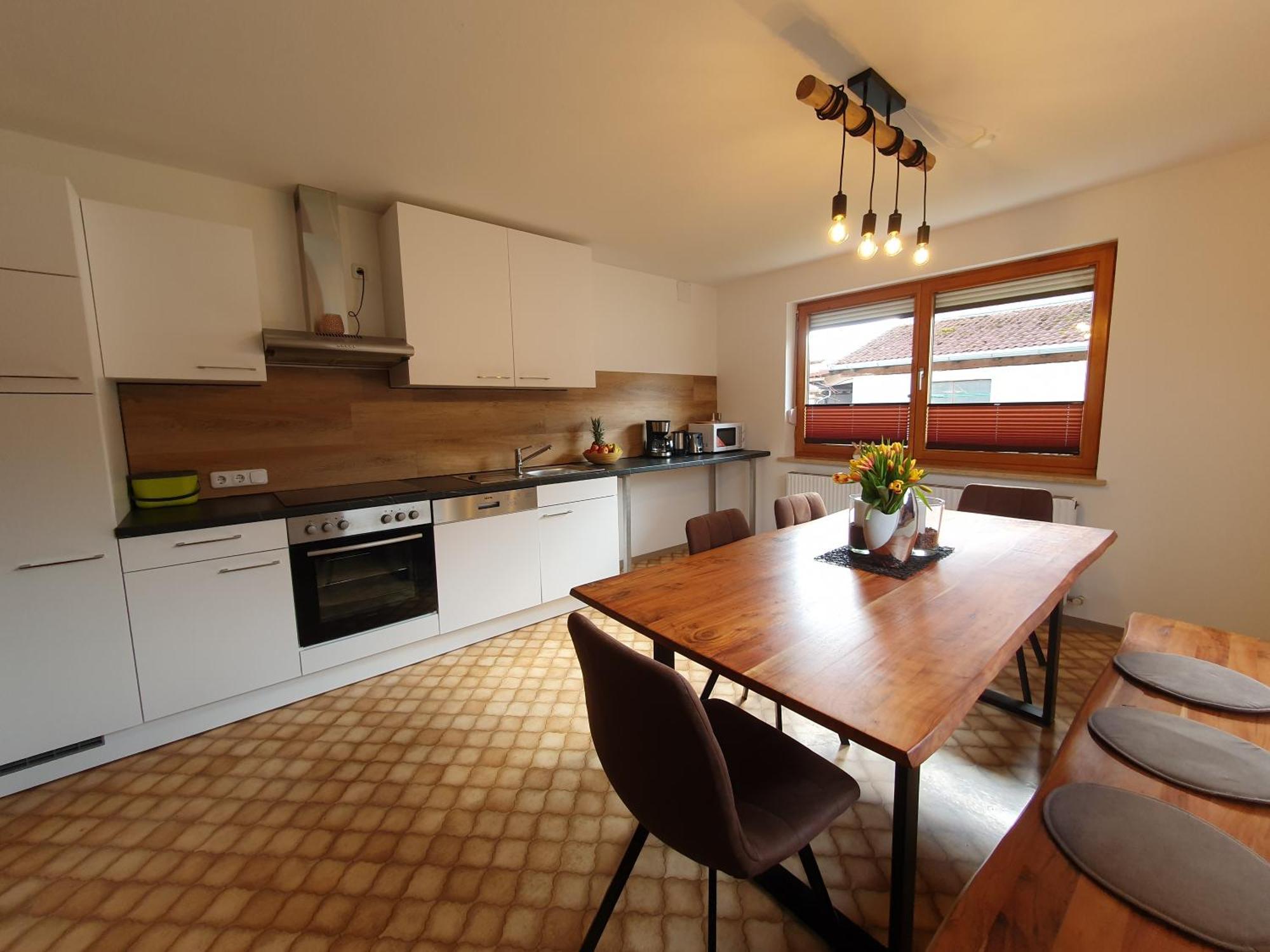 Lechufer, 80m2, Haushaelfte Mit Privatem Eingang, Kaminofen, Terrasse, Garten Apartment Pinswang