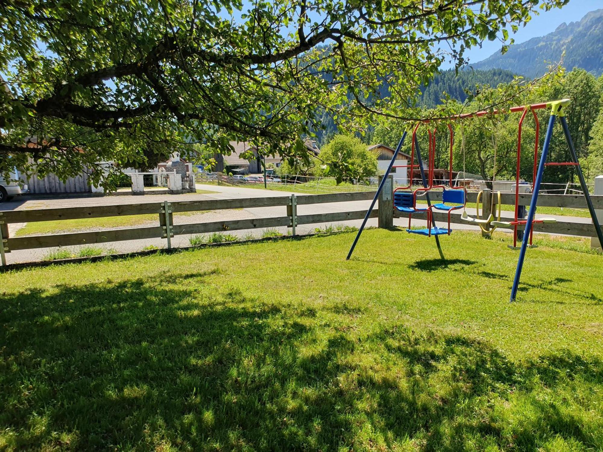 Lechufer, 80m2, Haushaelfte Mit Privatem Eingang, Kaminofen, Terrasse, Garten Appartamento Pinswang